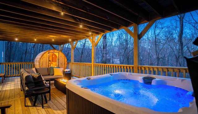 Stylish 6BR in Massanutten w/Hot Tub, Sauna