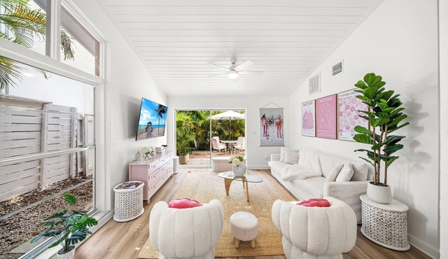 Stylish Garden Retreat in Coconut Grove - Pink