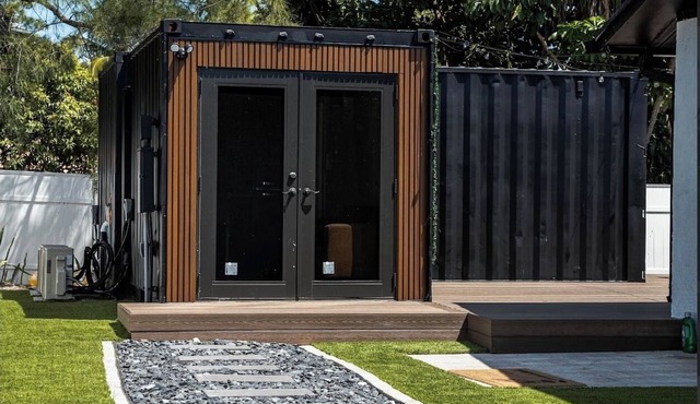 Stylish Modern Tiny Home in the Heart of West Palm Beach. 7 minutes from airport