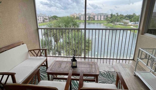 Sunrise & Sunset views, Pool, 1/2 mile to beach!