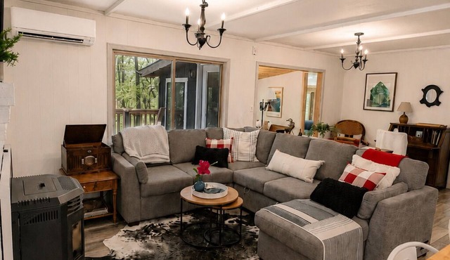 Sunset Mountain: 3BR Retreat