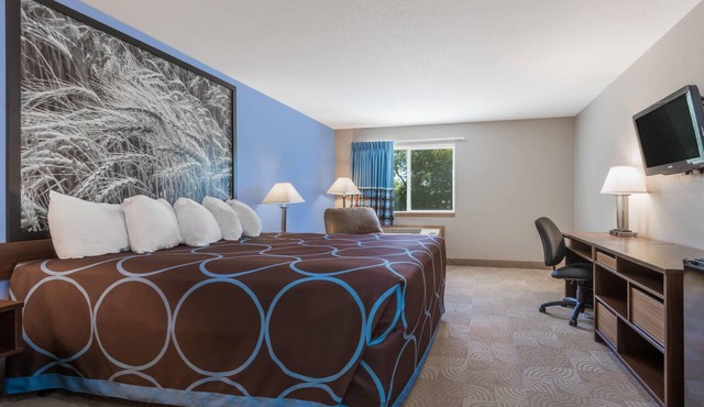 Super 8 by Wyndham Beloit KS
