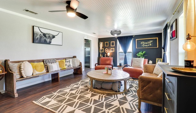 Sweeping Valley Views! 2-Acre Lorena Retreat