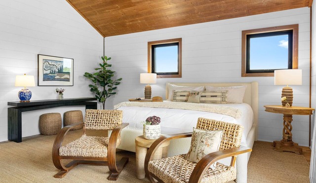 Sweet Caroline at Salt Farm - Waterfront king suite with ocean access, balcony, WiFi, and AC