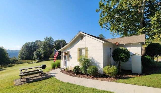Take It Easy Resort - Cottage #3, Norfork Lake w/Dock Slip, Walk to Water