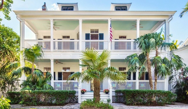 *THE ADMIRAL'S ESTATE* Grand Home & Pool + LAST KEY SERVICES.