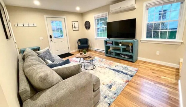 The Bath House - 2 Bedroom - Bowdoin, Mins to DNTN