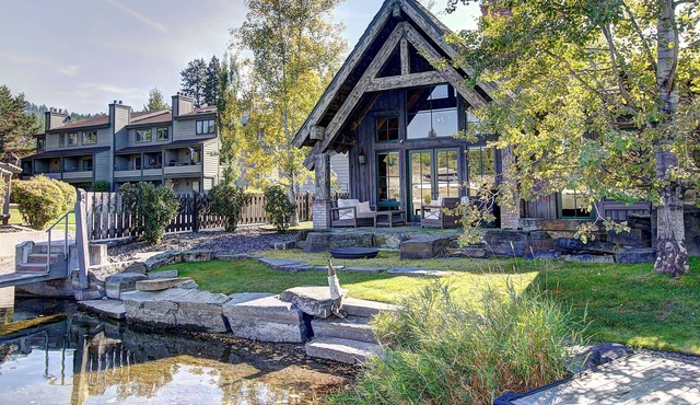 The Boulder at Bear Dance Village, Waterfront with Private Dock!!