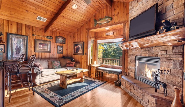 The Cabin at Rock Canyon + Free Tickets + Year-Round Hot Tub