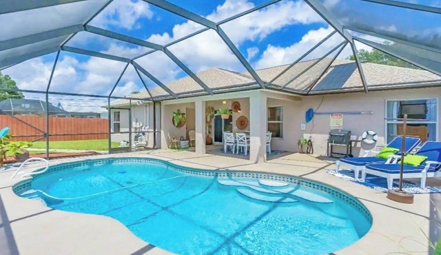 The Farmhouse Retreat- Pool Home w/Game Room