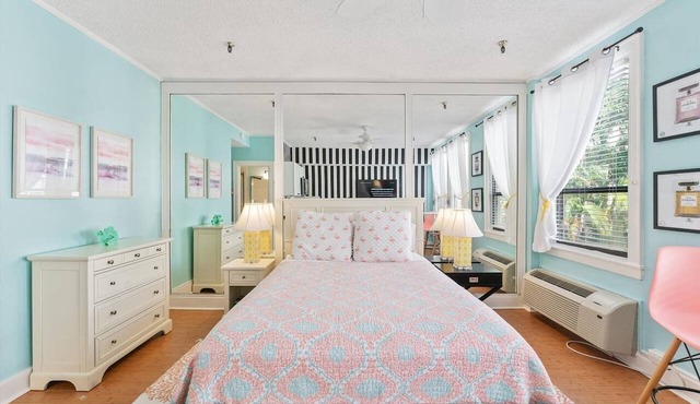The Flamingo Flat | Steps to Beach + Heated Pool