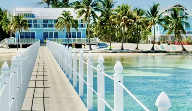 The Guest House Sugarloaf Beach Key West, Entire home in Sugarloaf Key, Florida