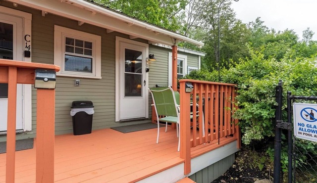 The Lakeview Cottage 12