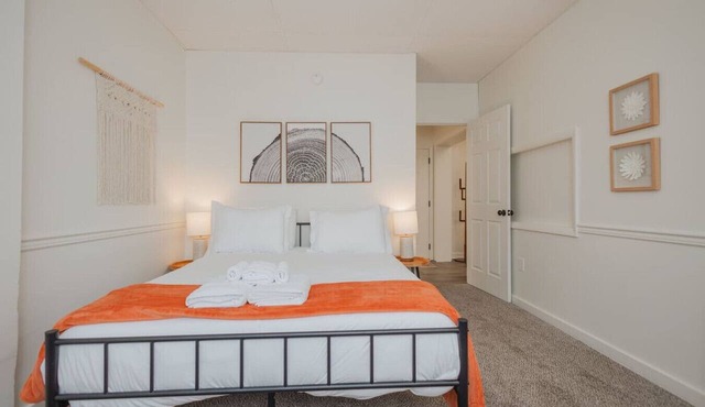 The Lovely Lodging- 2 bedroom apartment