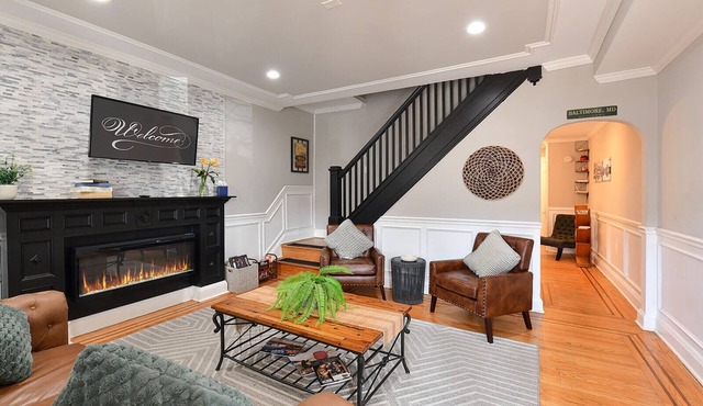 The Majestic - Fast Wi-Fi - Multi TVs - Pvt Parking - Arcade - Stocked Kitchen