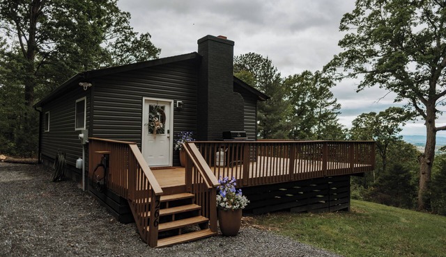 The Overlook at New Market Scenic view Hot tub EV charger Pet friendly