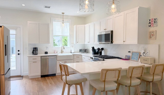The Sparkling Happy-Nest/includes Kennebunk Beach Parking