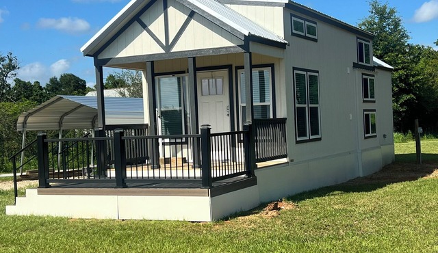 The Sunflower Villa - 15 Miles from the Beach!