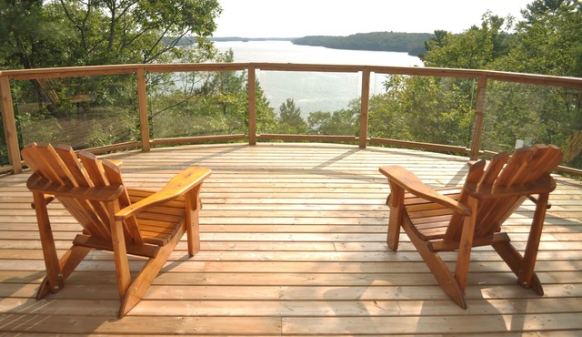 The Upper Deck: a private off-grid cabin looking out over picturesque Gull Lake