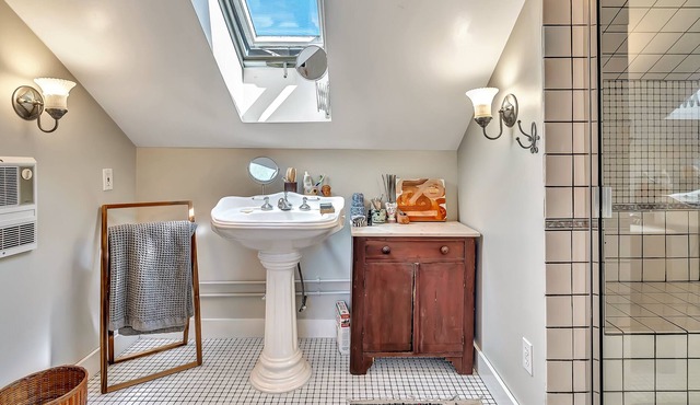 The Walker House. One of a kind stay in Portland's West End, Walker's Paradise!