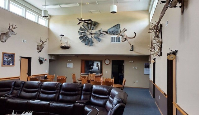 Three Rivers Lodge Room #9
