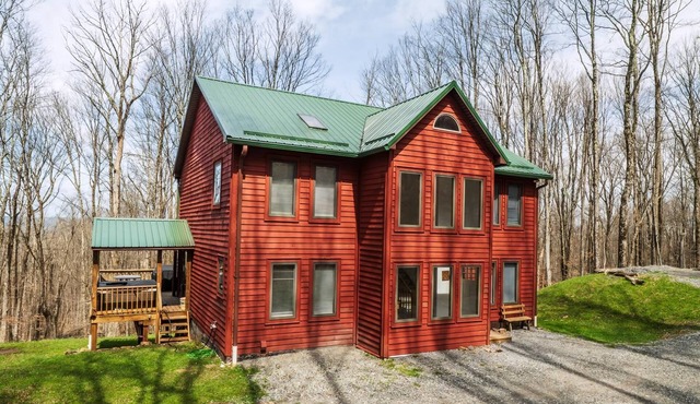 Timberly - 699 Ridge Road Timberly - Private Wooded Lot, Outdoor Hot Tub, Pool Table, Pet Friendly, Lake Access!