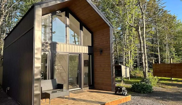 Tiny 5 (Private hot tub)