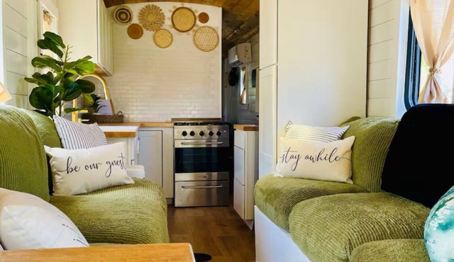 Tiny Home School Bus with 1 bedroom and WiFi, AC in charming Titusville