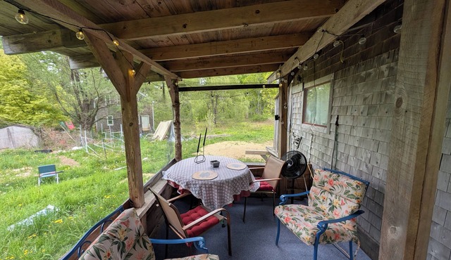 Tiny House Oasis in beautiful Waldo County, Maine. Dogs welcome!