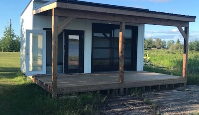 Tiny lakefront cabin at Loon Straits on Lake Winnipeg. Perfect for couples! in Loon Straits