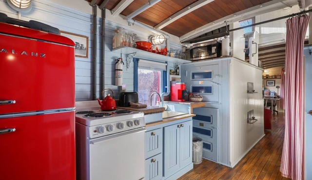 Trainmaster's Inn - Caboose