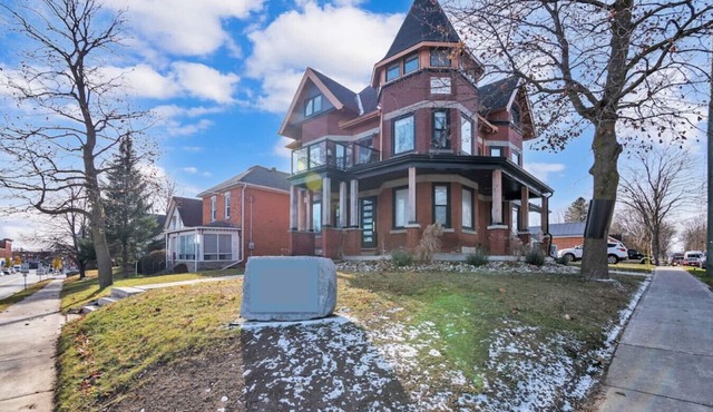 Tranquil 2BR Triplex in the Heart of Shelburne