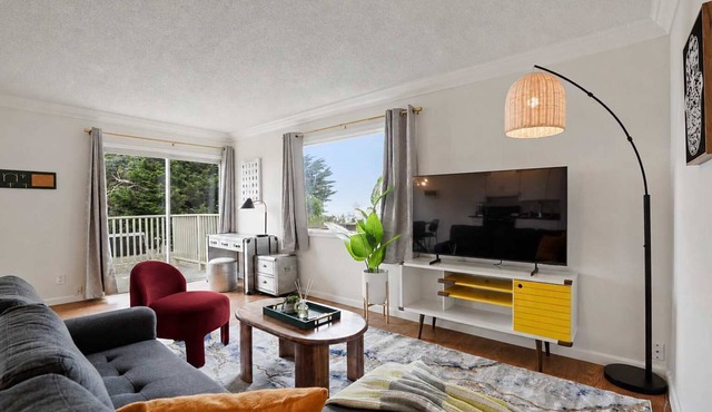 Tranquil 2BR with Coastal and Mountain Views in Pacifica Near Beach & SF