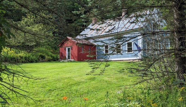 Tranquil farmhouse in charming Lake Elmore. Swim, Hike, Bike and Ski
