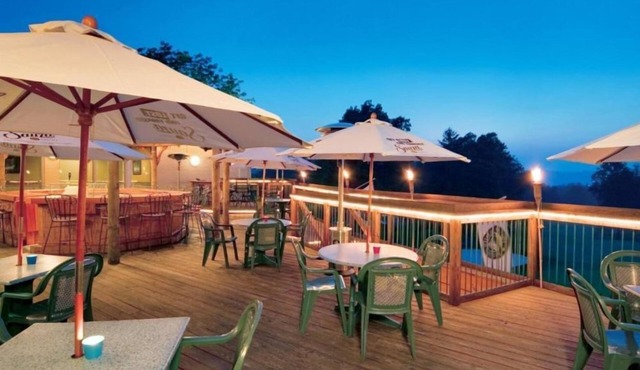 Tranquil Spa Haven: Lakeview Golf Resort Studio
