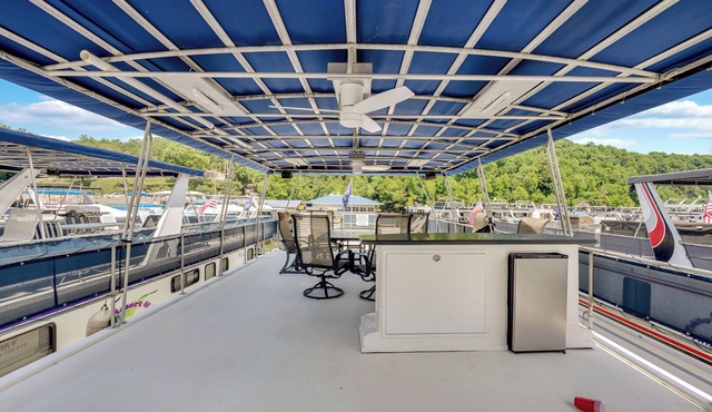 Tranquil Waterside Escape: TALES Premier Houseboat Rental on Center Hill Lake