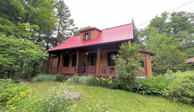 Typical Canadian house - Charm and nature in St-Adolphe