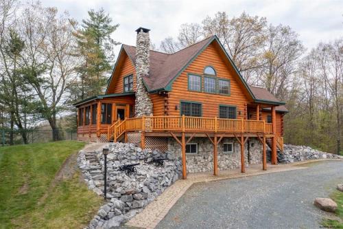 Unique log cabin on the Hudson, minutes to Saratoga