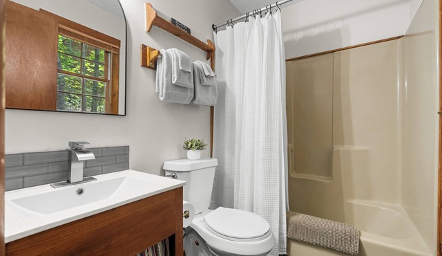 Unwind in Charming Mountain Retreat near Helen, Blue Ridge & Appalachian Trail