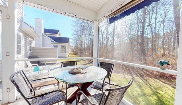 Updated Waterside home near beach with screened deck & community pool