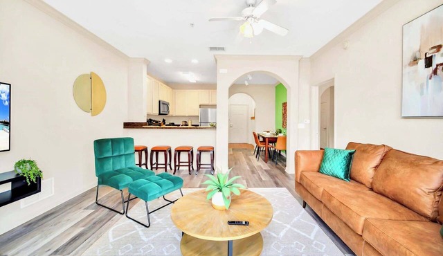 Upstay - Condo w Pool - Near Disney!
