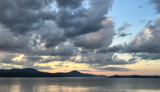 Vermont Lake House. Stunning lake views & sunsets. Perfect eclipse location
