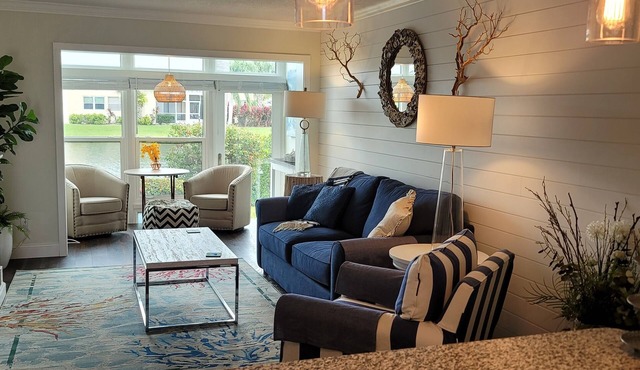 Vero Isles,Canal View, Boaters Welcomed,April till Dec, Furnished,1/1,Upscale!