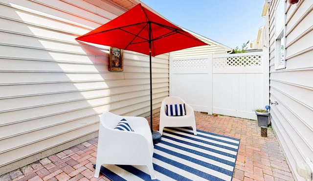 Village of Five Points townhome with pool, gym, and tennis access - bikes & W/D