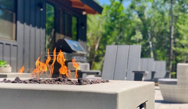 Walk to Cranmore | 5BR Family Villa | Game Room + Fire Pit | Sleeps 13