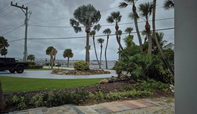 Water View Studio near downtown