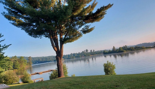 WaterFront 2 Bdrm, 2 Bath Cottage Suite with Beach, Dock, Firepit, BBQ, Deck in Combermere