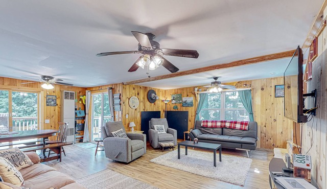 Waterfront home with kayaks, paddleboat, swimming beach access, alfresco dining