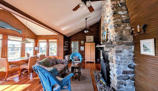 Waterfront Sea Cottage w/Fire Pit, 1 dog, watertoys