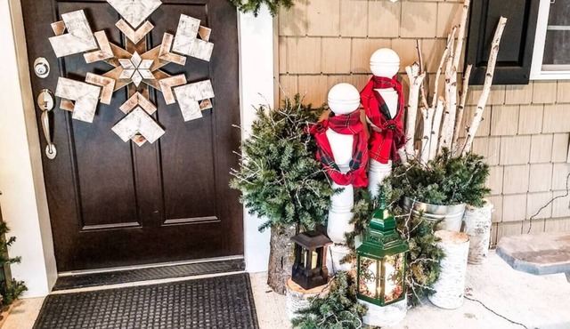 WELCOME SNOWMOBILERS Leave right from our Lodge and hit the trails-Dog Friendly